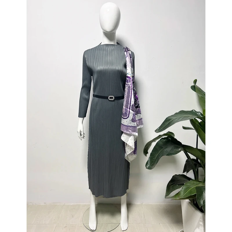 Miyake Pleated Dress Long Round Neck Large 2024 Spring and Autumn Women's Dress with Belt and Decorative Scarf
Miyake Pleated Dress Long Round Neck Large 2024 Spring and Autumn Women's Dress with Belt and Decorative Scarf