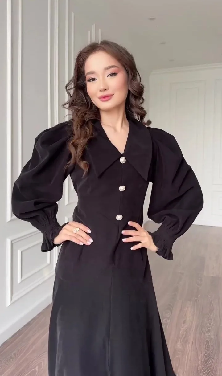 فساتين نسائية عصرية بفتحة جانبية ورباطات، بتصميم واسع، بأكمام بوقية وياقة مطوية وأزرار، بخصر عالٍ وفضفاضة بطول الركبة، مناسبة للربيع والخريف فساتين نسائية عصرية بفتحة جانبية ورباطات، بتصميم واسع، بأكمام بوقية وياقة مطوية وأزرار، بخصر عالٍ وفضفاضة بطول الركبة، مناسبة للربيع والخريف