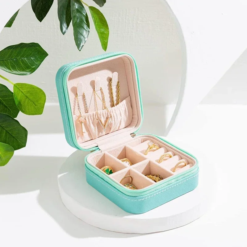Exquisite European Style Mini Portable Jewelry Box for Women, Ideal for Storing Rings Necklaces Earrings
Exquisite European Style Mini Portable Jewelry Box for Women, Ideal for Storing Rings Necklaces Earrings
