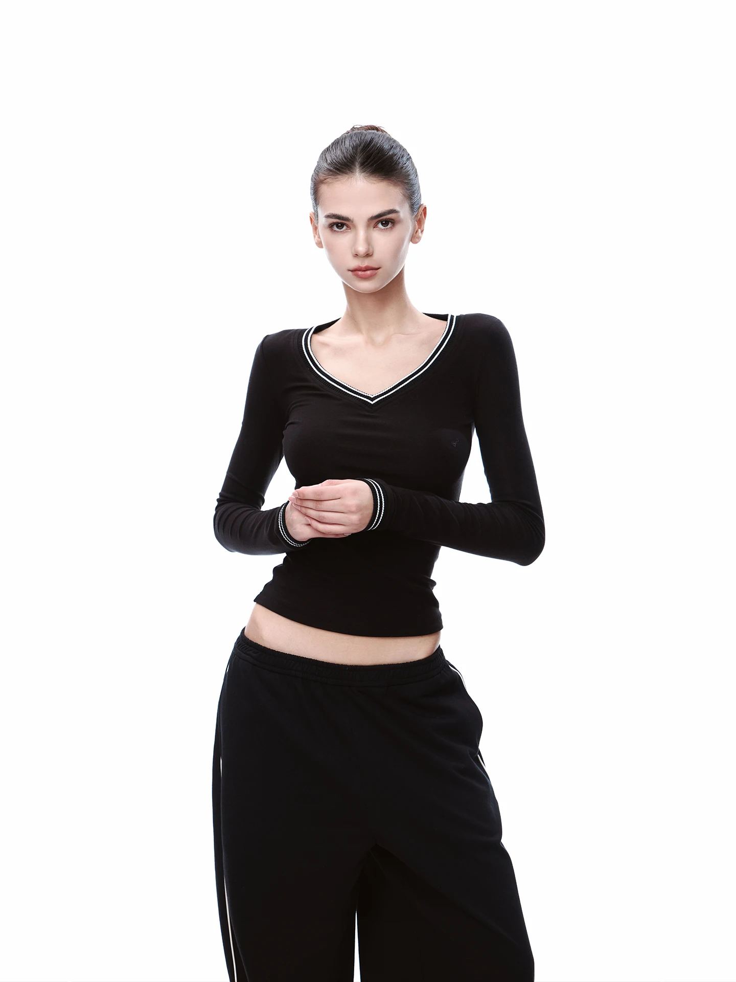 JLAUNT Bla Long Sve V-Ne ort T-irt Women's Slim Fit American Sle Hot Girl Base ort Top Warm Knitted Casual Wear
JLAUNT Bla Long Sve V-Ne ort T-irt Women's Slim Fit American Sle Hot Girl Base ort Top Warm Knitted Casual Wear