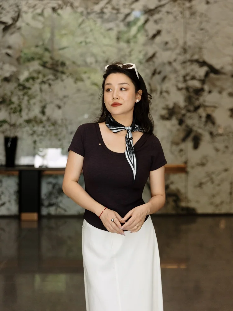 Однотонная трикотажная футболка с U-образным вырезом и коротким рукавом, мягкая, удобная, эластичная, утягивающая, базовый слой, незаменимая покупка, цвет Rose Song
Однотонная трикотажная футболка с U-образным вырезом и коротким рукавом, мягкая, удобная, эластичная, утягивающая, базовый слой, незаменимая покупка, цвет Rose Song