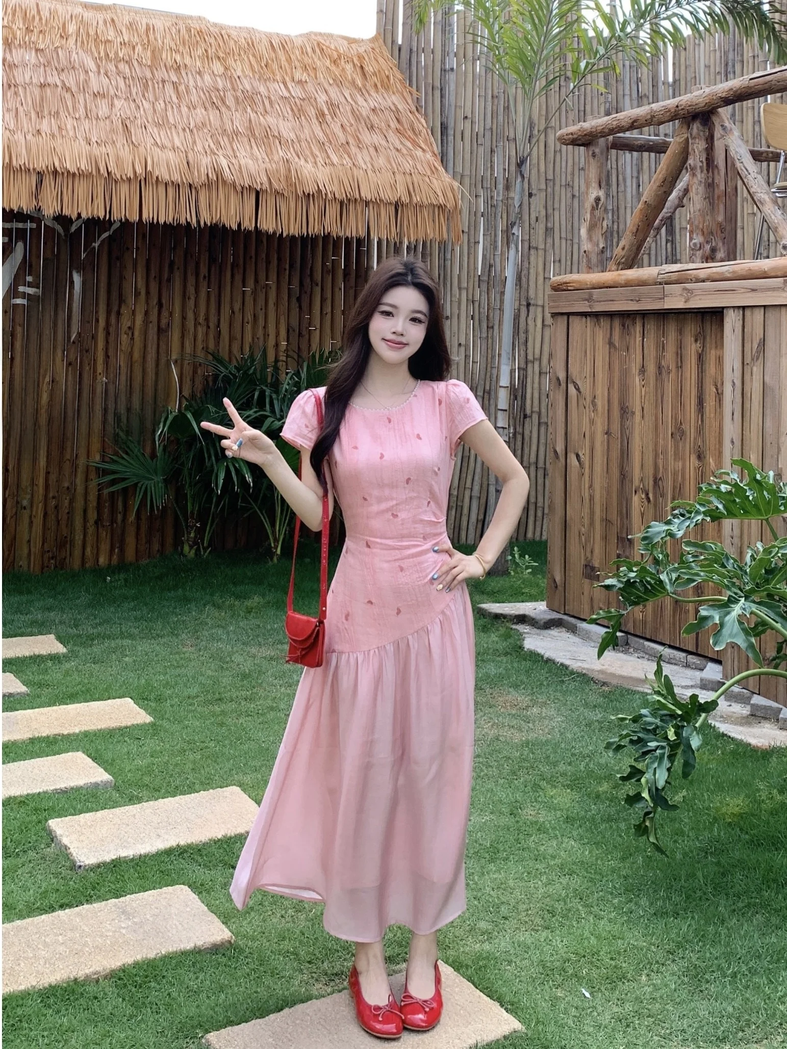 Sweet Heart Print Maxi Dress with Pleated A-Line Skirt Short Sleeve Drawstring Waist Slimming Design Korean Style Casual Wear
Sweet Heart Print Maxi Dress with Pleated A-Line Skirt Short Sleeve Drawstring Waist Slimming Design Korean Style Casual Wear