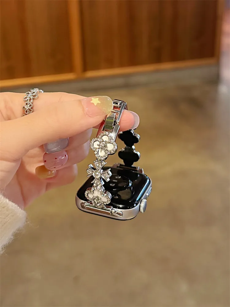 four-clover inlaid with diamonds is suitable for HW Watch Fit3/Fit4 straps and HW Band 8/9/10NFC handmade straps
four-clover inlaid with diamonds is suitable for HW Watch Fit3/Fit4 straps and HW Band 8/9/10NFC handmade straps