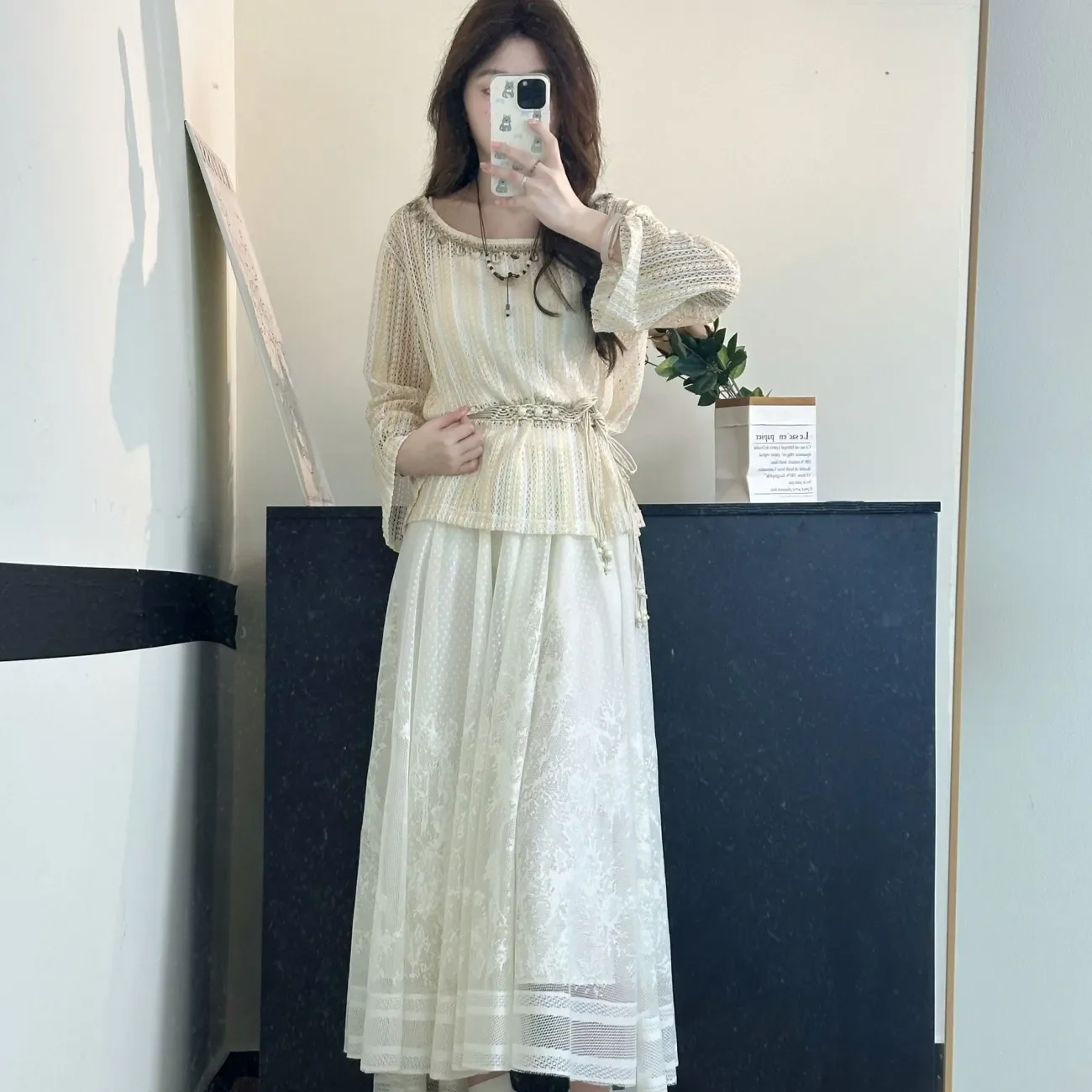 2025 Spring and Summer New Korean Style Loose Fashion Hollow Blouse Belt Skirt Three-piece Suit
2025 Spring and Summer New Korean Style Loose Fashion Hollow Blouse Belt Skirt Three-piece Suit