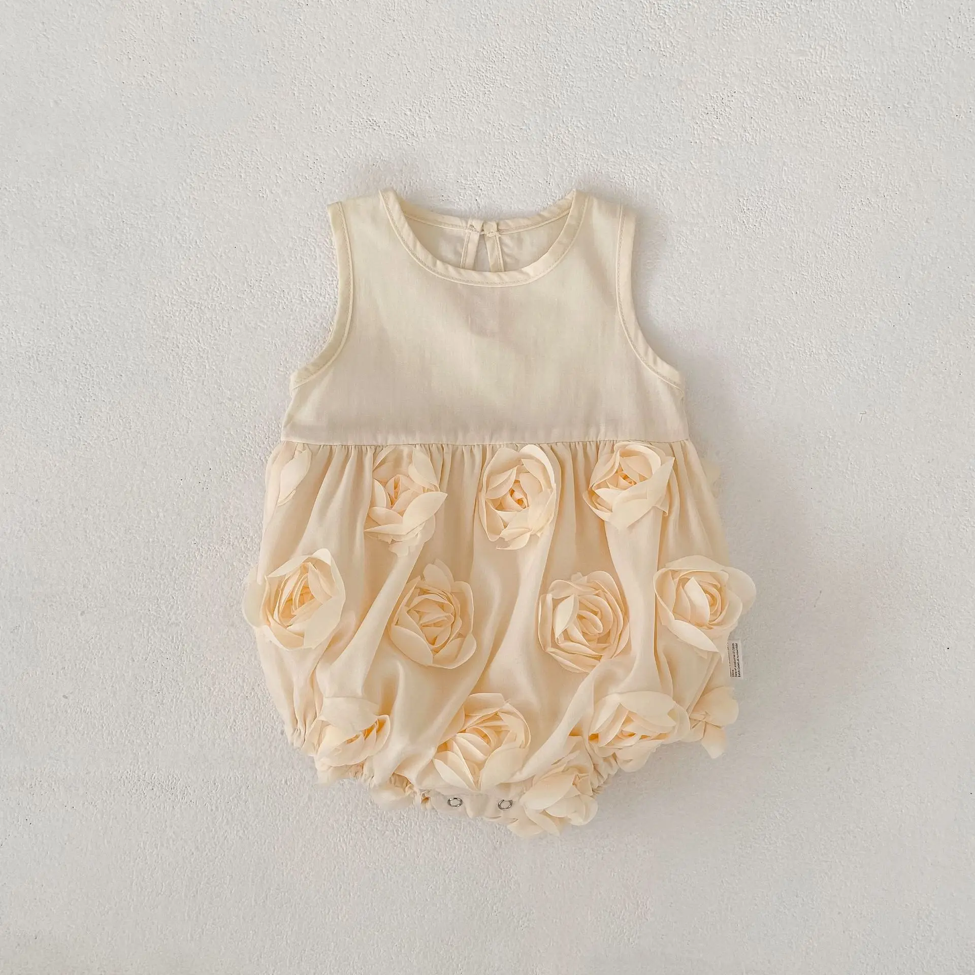 Летний новый комбинезон-боди без рукавов для девочек 2026 года, милый хлопковый комбинезон с цветочным принтом для малышей, одежда для детей 0-24 месяцев
Летний новый комбинезон-боди без рукавов для девочек 2026 года, милый хлопковый комбинезон с цветочным принтом для малышей, одежда для детей 0-24 месяцев