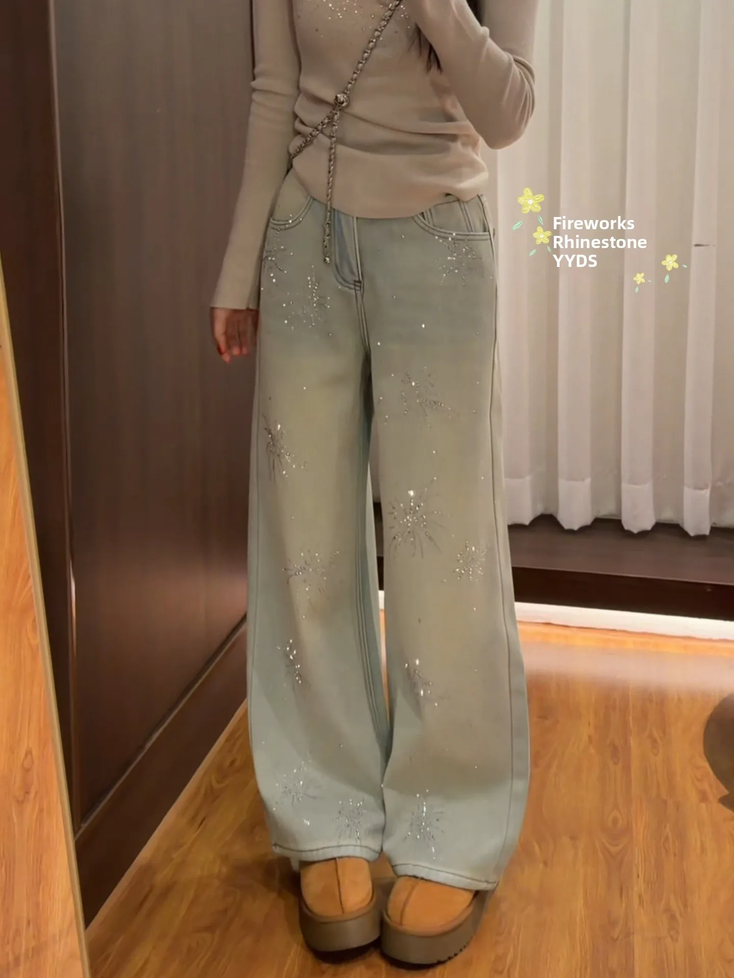 Women's Winter Fashion Wide Leg Jeans with Rhinestones Fleece Lined Floor Length Loose Straight Cut Trousers Washed Denim
Women's Winter Fashion Wide Leg Jeans with Rhinestones Fleece Lined Floor Length Loose Straight Cut Trousers Washed Denim