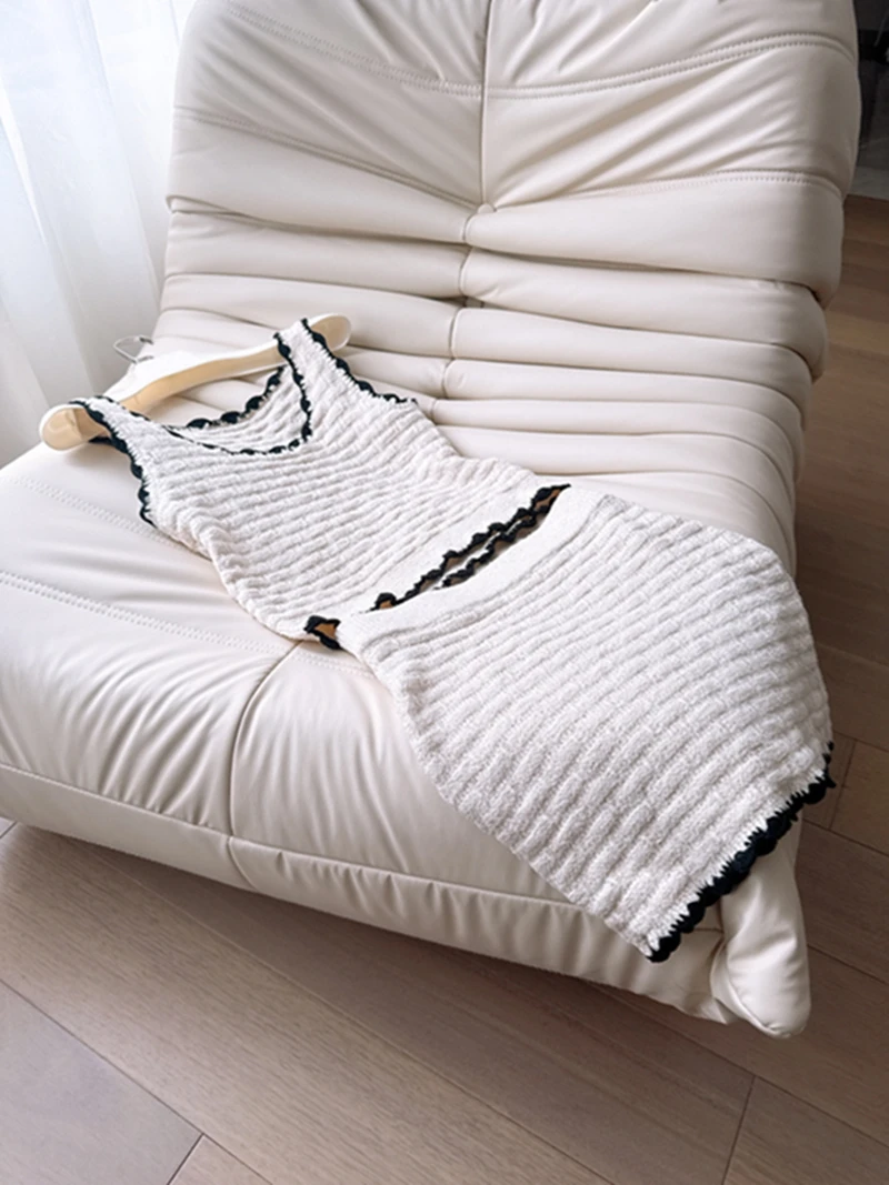 High Waist Hollow out Knitted Vest And Ruffle Skirt Set Summer Fashion Outfit Short Cotton Blend Anti-Wrinkle Women's Set
High Waist Hollow out Knitted Vest And Ruffle Skirt Set Summer Fashion Outfit Short Cotton Blend Anti-Wrinkle Women's Set