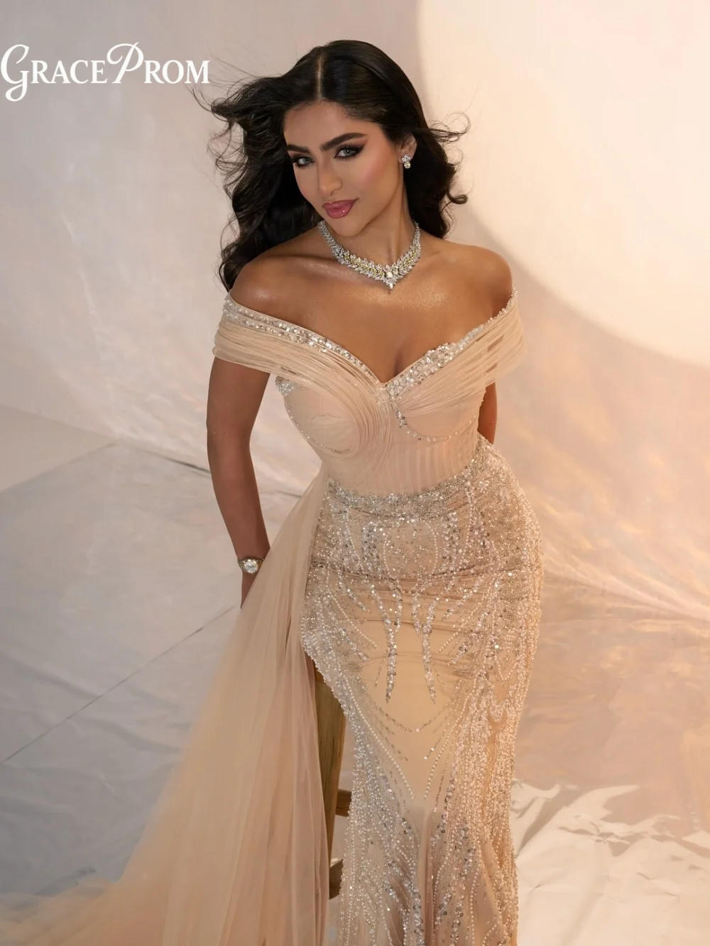 Exquisite Champagne Crystal Party Dress 2026 One Shoulder Draped Corset Sweeping Train Evening Gown Wedding Guests فساتين سهرة
Exquisite Champagne Crystal Party Dress 2026 One Shoulder Draped Corset Sweeping Train Evening Gown Wedding Guests فساتين سهرة