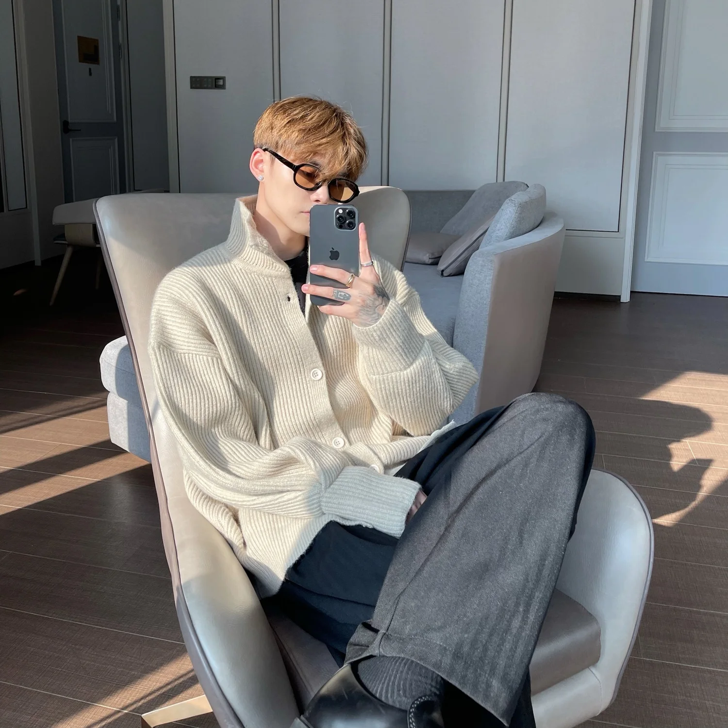 Korean Retro Color Stand Collar Knitted Cardigan Men's Thiened Casual Loose Button Design Sweater Jaet Trendy
Korean Retro Color Stand Collar Knitted Cardigan Men's Thiened Casual Loose Button Design Sweater Jaet Trendy