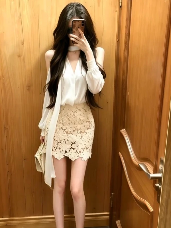 Elegant V-Neck Long Sleeve Women's Shirt Shoulder Bared Chiffon Slim Fit Sun Protection Spring Summer Design Sense Blouse
Elegant V-Neck Long Sleeve Women's Shirt Shoulder Bared Chiffon Slim Fit Sun Protection Spring Summer Design Sense Blouse