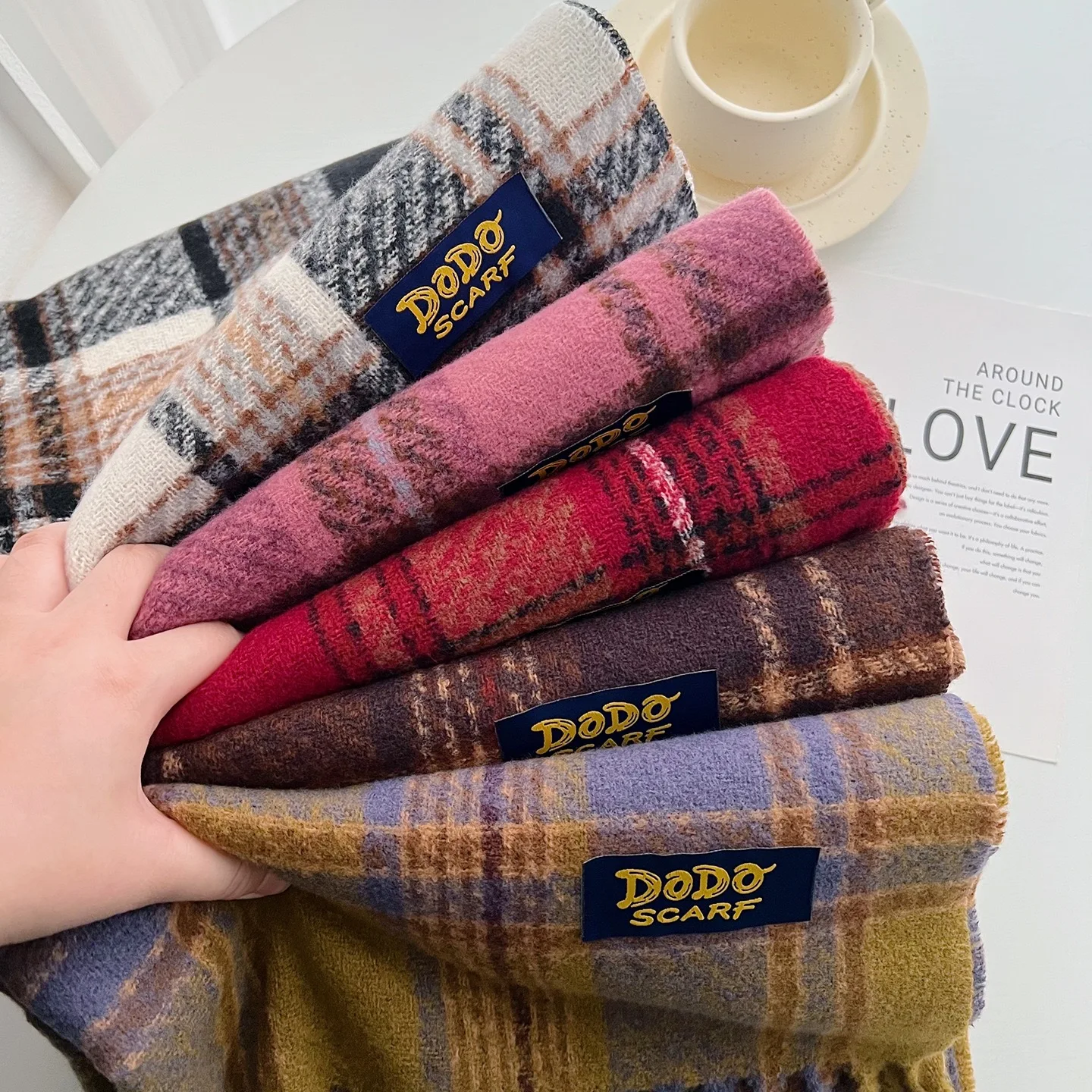 Зимний клетчатый кашемировый шарф с кисточками в клетку, женский шарф высокого качества, теплое одеяло, палантин из пашмины, буфанды, хиджаб, палантин 200*65 см
Зимний клетчатый кашемировый шарф с кисточками в клетку, женский шарф высокого качества, теплое одеяло, палантин из пашмины, буфанды, хиджаб, палантин 200*65 см