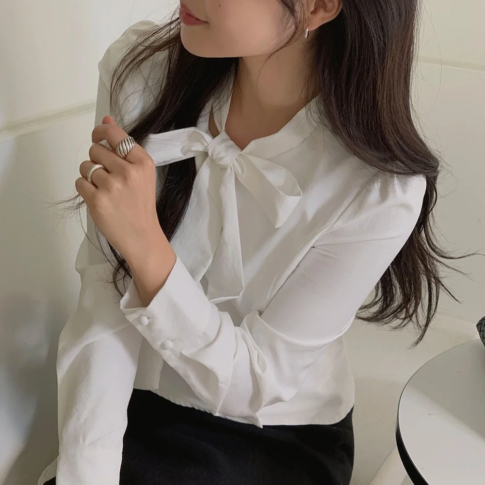 Elegant Women's Bubble Sleeve Shirt Loose Fit Pure Color Spring New Style Hanging Neck Sash Knot Casual Versatile Top
Elegant Women's Bubble Sleeve Shirt Loose Fit Pure Color Spring New Style Hanging Neck Sash Knot Casual Versatile Top