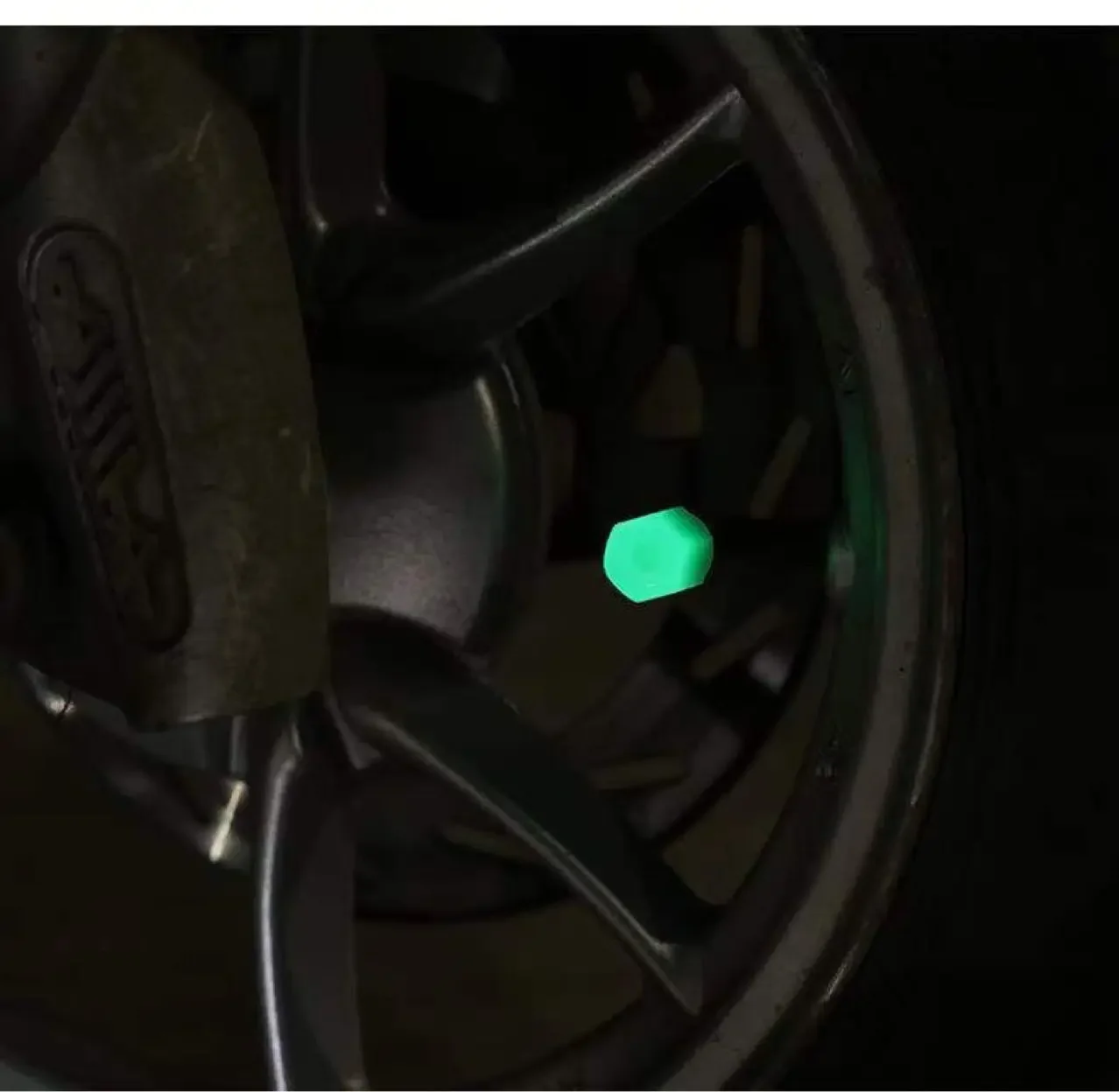 10PCS Glow in The Dark Valve Stem Caps, Universal for Car Motorcycle Bike
10PCS Glow in The Dark Valve Stem Caps, Universal for Car Motorcycle Bike