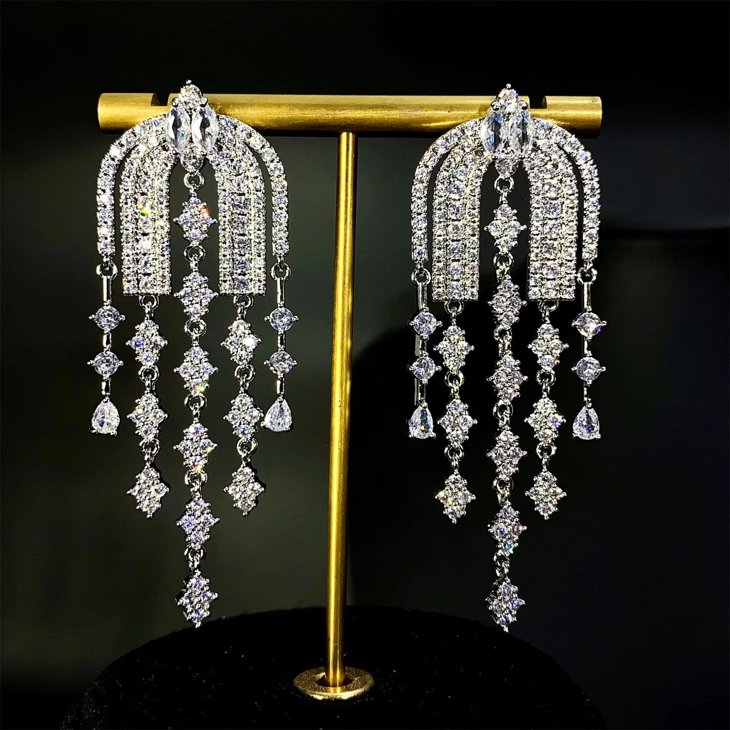 exquisite zirconia long dangling earrings for women luxury jewelry dinner party wedding chain tassel earrings silver gold color
exquisite zirconia long dangling earrings for women luxury jewelry dinner party wedding chain tassel earrings silver gold color