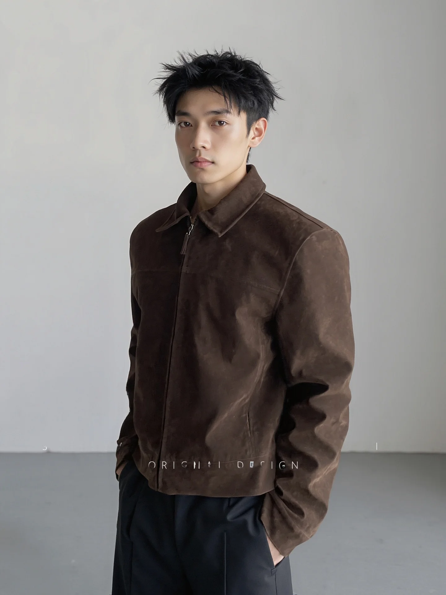 Men's Vintage Sle Faux Suede Collared Jaet Casual oulder Fit Autumn Winter Outerwear Zipper Closure No Hat Included
Men's Vintage Sle Faux Suede Collared Jaet Casual oulder Fit Autumn Winter Outerwear Zipper Closure No Hat Included