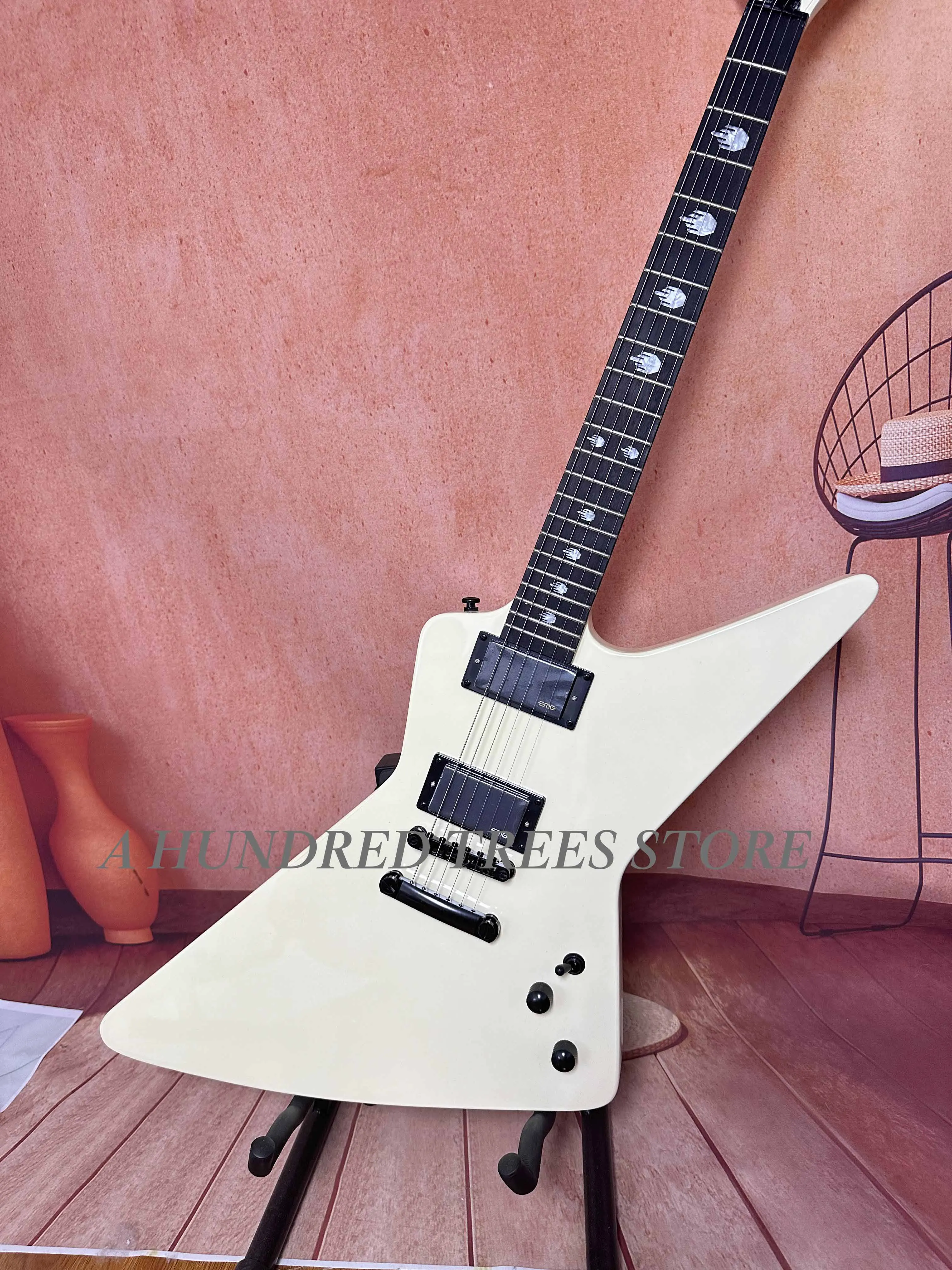 Factory custom Electric guitar finger inlays explorer cream yellow free shipping
Factory custom Electric guitar finger inlays explorer cream yellow free shipping