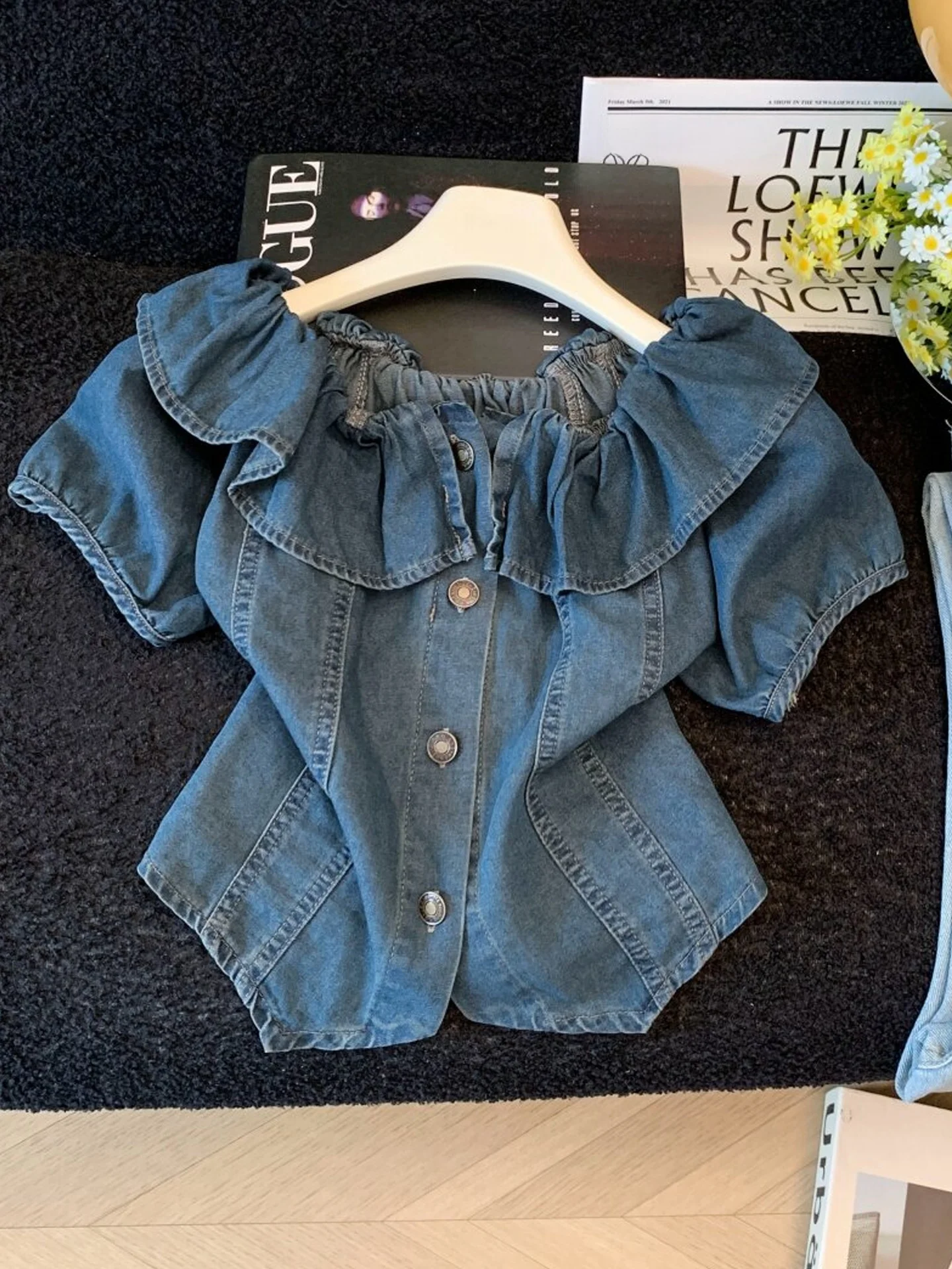 Summer Slimming Short Sleeve One Shoulder Denim Shirt Women's Design Sense High Quality Waist Cinched French Style Blouse
Summer Slimming Short Sleeve One Shoulder Denim Shirt Women's Design Sense High Quality Waist Cinched French Style Blouse