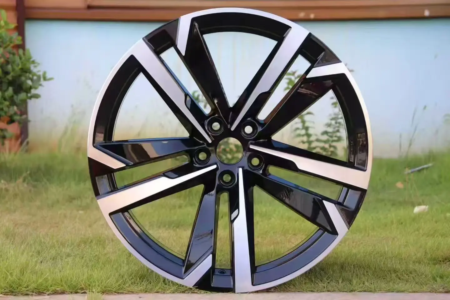 Колесные диски из алюминиевого сплава 17, 18, 19 дюймов, 5*112 PCD, OEM, глянцевые черные с проточенной лицевой частью, класса люкс, высококачественная кастомизация
Колесные диски из алюминиевого сплава 17, 18, 19 дюймов, 5*112 PCD, OEM, глянцевые черные с проточенной лицевой частью, класса люкс, высококачественная кастомизация