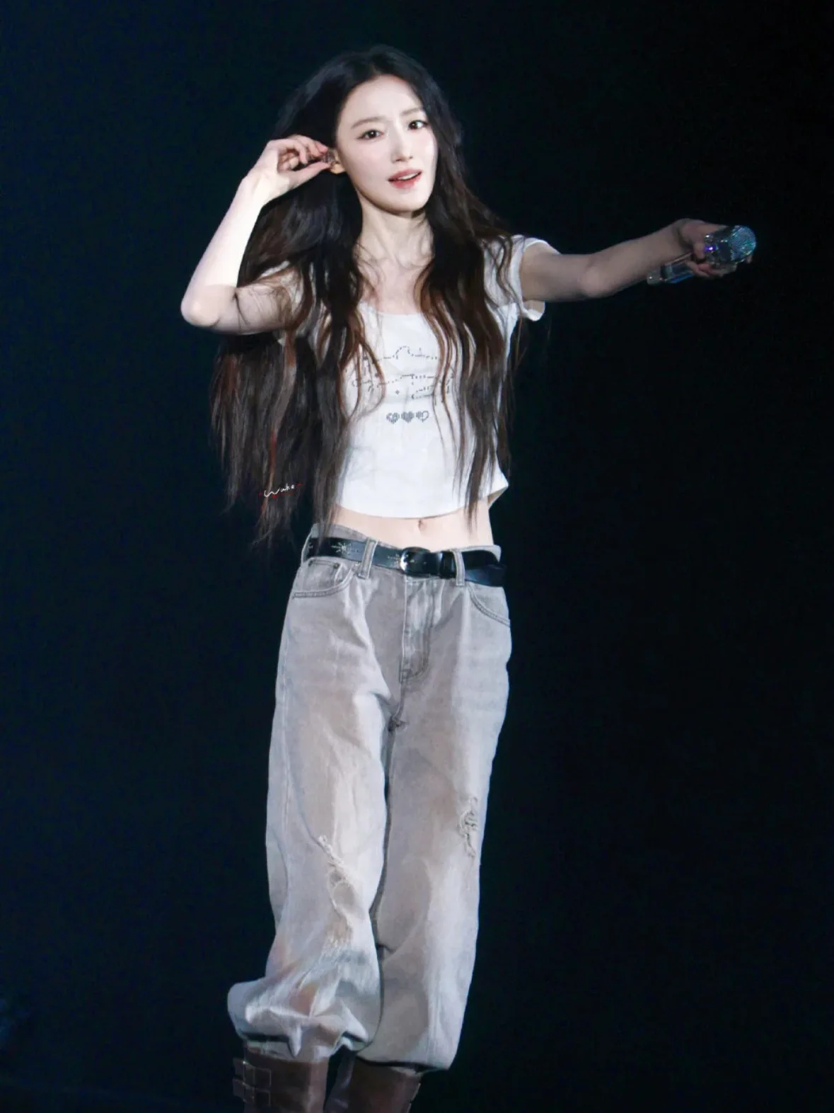 Slimming Effect T-Shirt And Jeans Set with Leaf ShuHua Logo V-Neck Printed Cotton Short Sleeve Vest And Low Waist Jeans
Slimming Effect T-Shirt And Jeans Set with Leaf ShuHua Logo V-Neck Printed Cotton Short Sleeve Vest And Low Waist Jeans