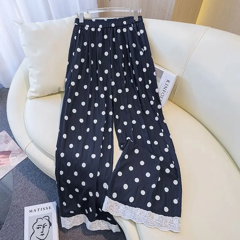 Летние новые брюки с широкими штанинами, с кружевными вставками в горошек, модные, универсальные, с высокой талией, стройнящие, повседневные.
Летние новые брюки с широкими штанинами, с кружевными вставками в горошек, модные, универсальные, с высокой талией, стройнящие, повседневные.