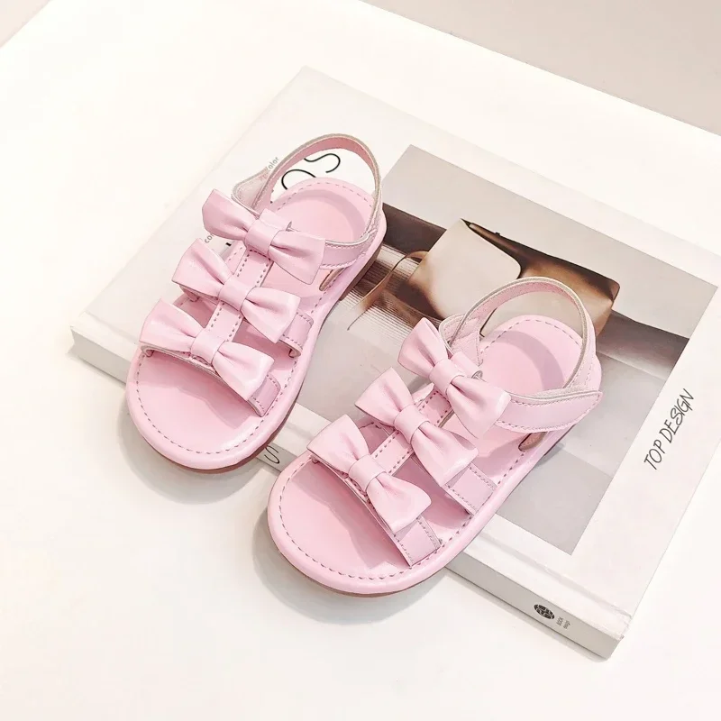 Летние элегантные простые сандалии на плоской подошве для девочек, универсальные детские сандалии принцессы с бантом, шикарные модные детские школьные сандалии с отверстиями 
Летние элегантные простые сандалии на плоской подошве для девочек, универсальные детские сандалии принцессы с бантом, шикарные модные детские школьные сандалии с отверстиями