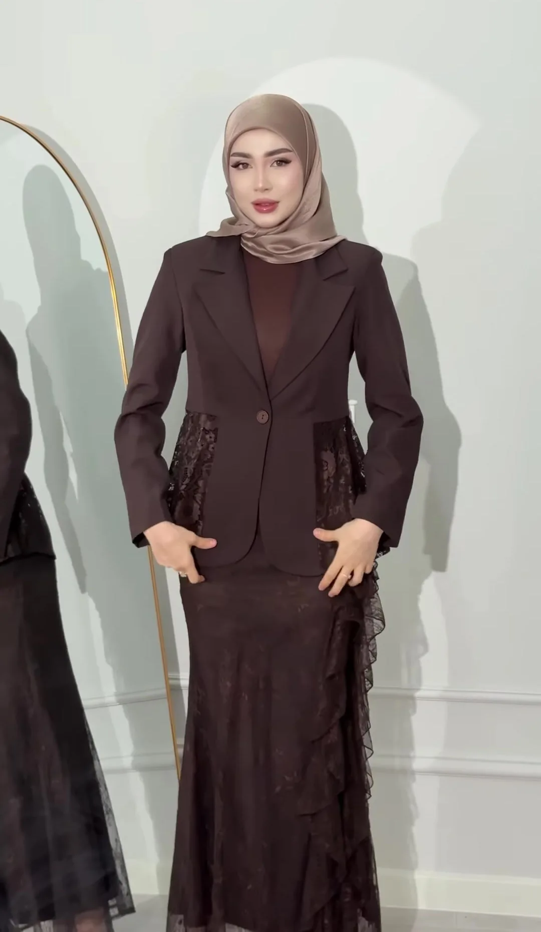 Spring Elegant Mesh Splice Bust Skirt Suit Women Single Button Lapel Coat+high Waist Straight Skirt Autumn Female Two Piece Set
Spring Elegant Mesh Splice Bust Skirt Suit Women Single Button Lapel Coat+high Waist Straight Skirt Autumn Female Two Piece Set