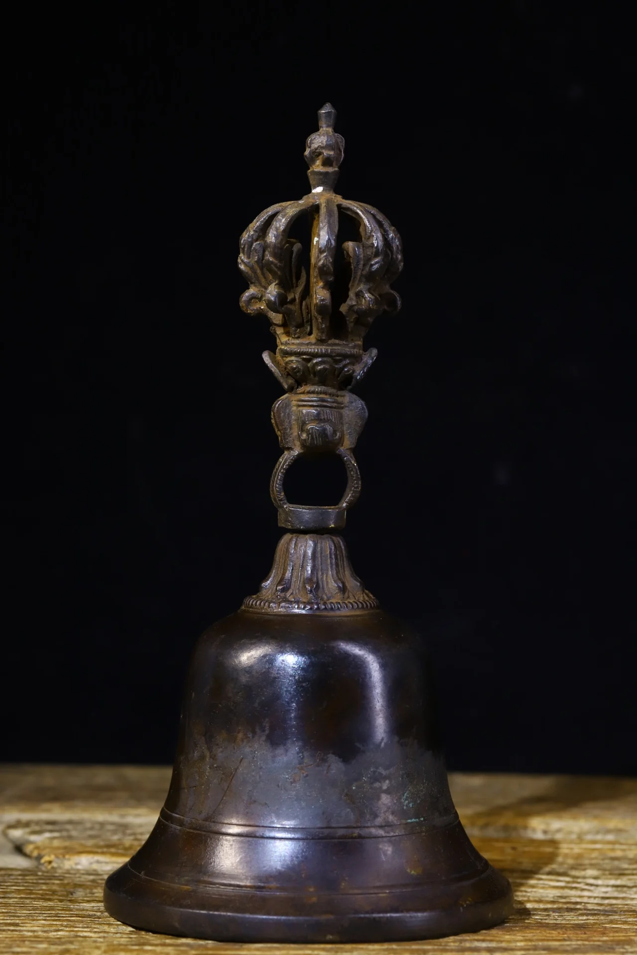 8"Tibetan Temple Collection Old Bronze Cinnabar Buddha Head Vajra Old Ringing Bell Amulet Dharma Town house Exorcism
8"Tibetan Temple Collection Old Bronze Cinnabar Buddha Head Vajra Old Ringing Bell Amulet Dharma Town house Exorcism