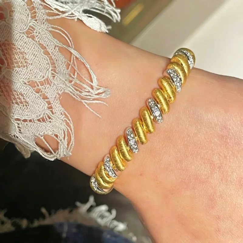 Bellux Italian royal court style brushed craft bracelet vintage S925 silver plated 18K gold striped bracelet Fine Jewelry
Bellux Italian royal court style brushed craft bracelet vintage S925 silver plated 18K gold striped bracelet Fine Jewelry