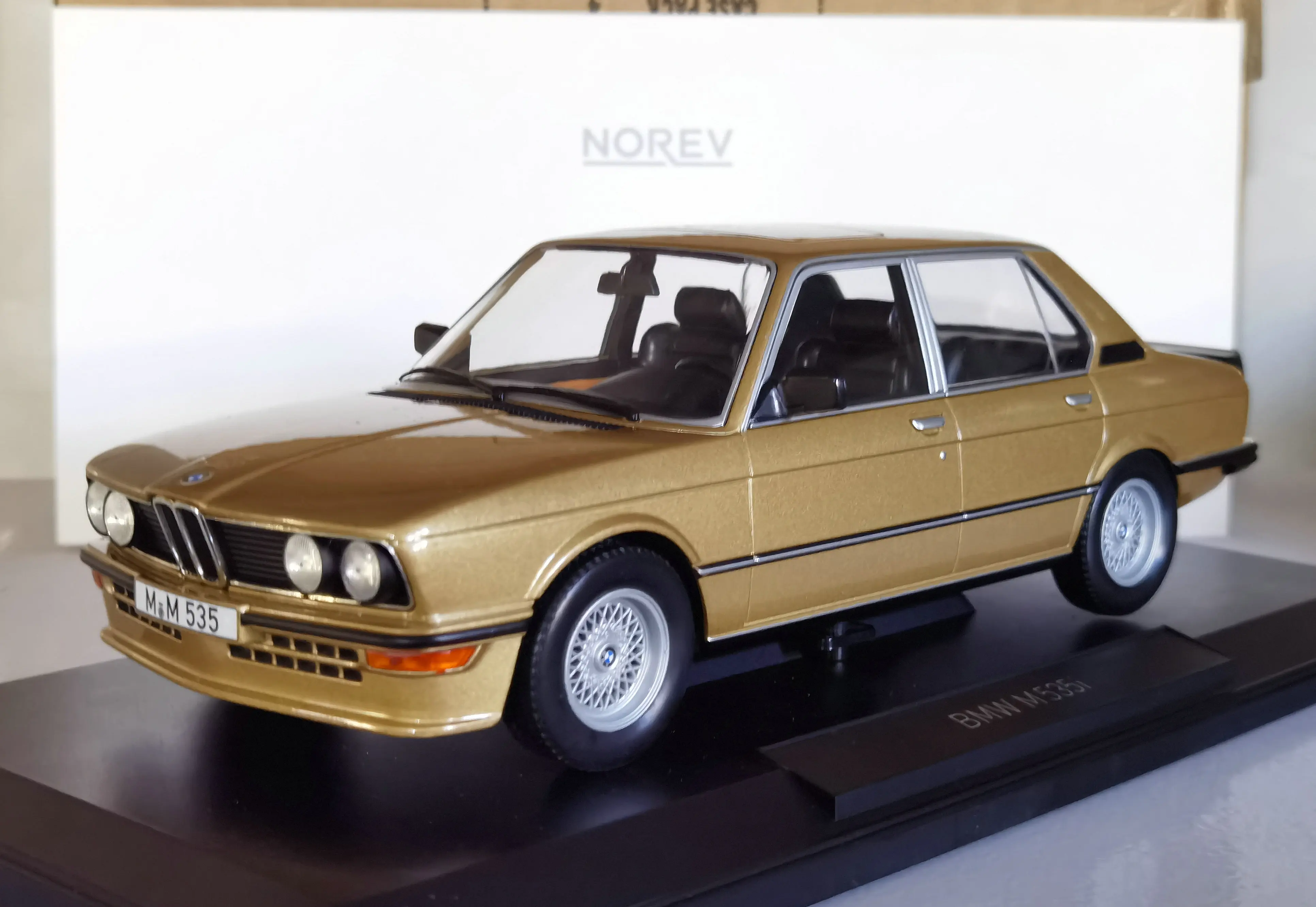 Diecast NOREV 1:18 Scale BMW M5 BMW 535i 5 Series Simulation Alloy Car Model Collectible Toy Gift Souvenir Display Ornament
Diecast NOREV 1:18 Scale BMW M5 BMW 535i 5 Series Simulation Alloy Car Model Collectible Toy Gift Souvenir Display Ornament