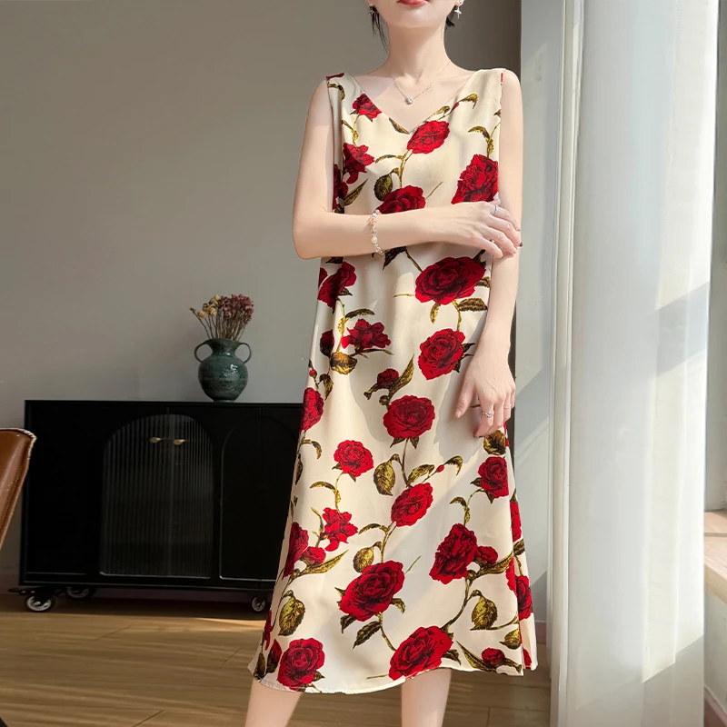 Silk Satin V-Neck Long Dress Sleeveless Strap Fashionable Printed Spring Summer New Style Women's Gown Elegant Classy Design
Silk Satin V-Neck Long Dress Sleeveless Strap Fashionable Printed Spring Summer New Style Women's Gown Elegant Classy Design
