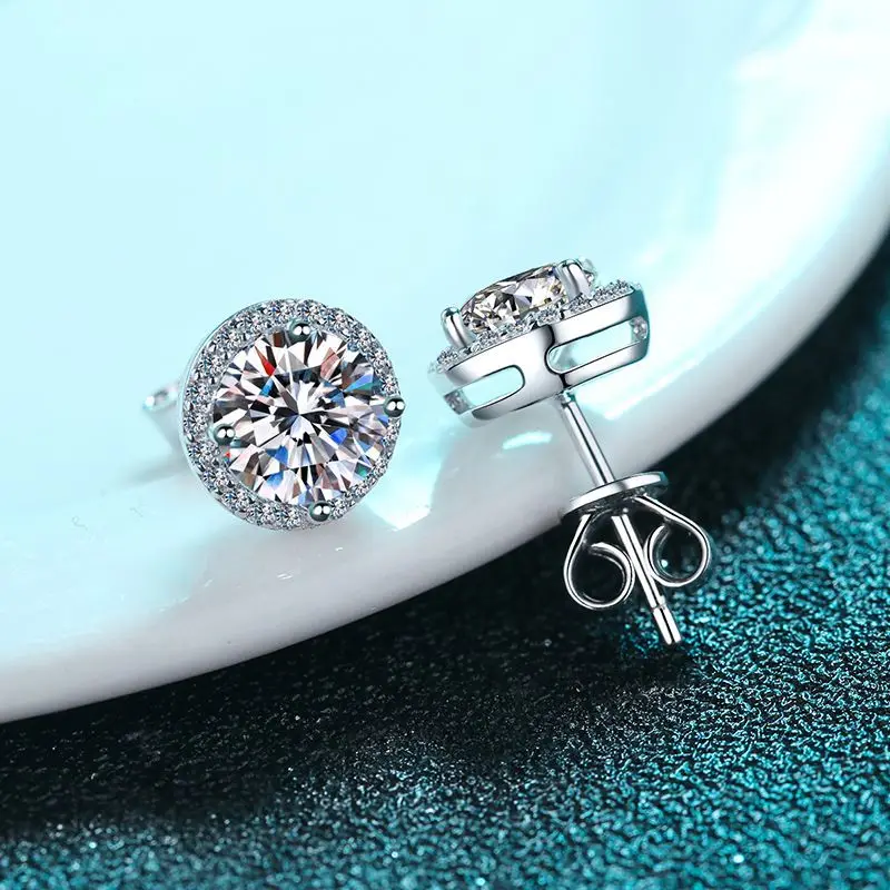 1CT 925 Silver Moissanite Stud Earrings Gift Perfect for Daily Looks Party Styles Wedding Attires Understated Luxury Accessory
1CT 925 Silver Moissanite Stud Earrings Gift Perfect for Daily Looks Party Styles Wedding Attires Understated Luxury Accessory