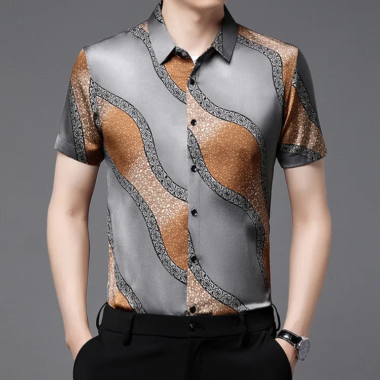 2023 летняя новая мужская одежда с отложным воротником, рубашка с короткими рукавами и пуговицами, модная свободная повседневная футболка в полоску с принтом, топы 
2023 летняя новая мужская одежда с отложным воротником, рубашка с короткими рукавами и пуговицами, модная свободная повседневная футболка в полоску с принтом, топы