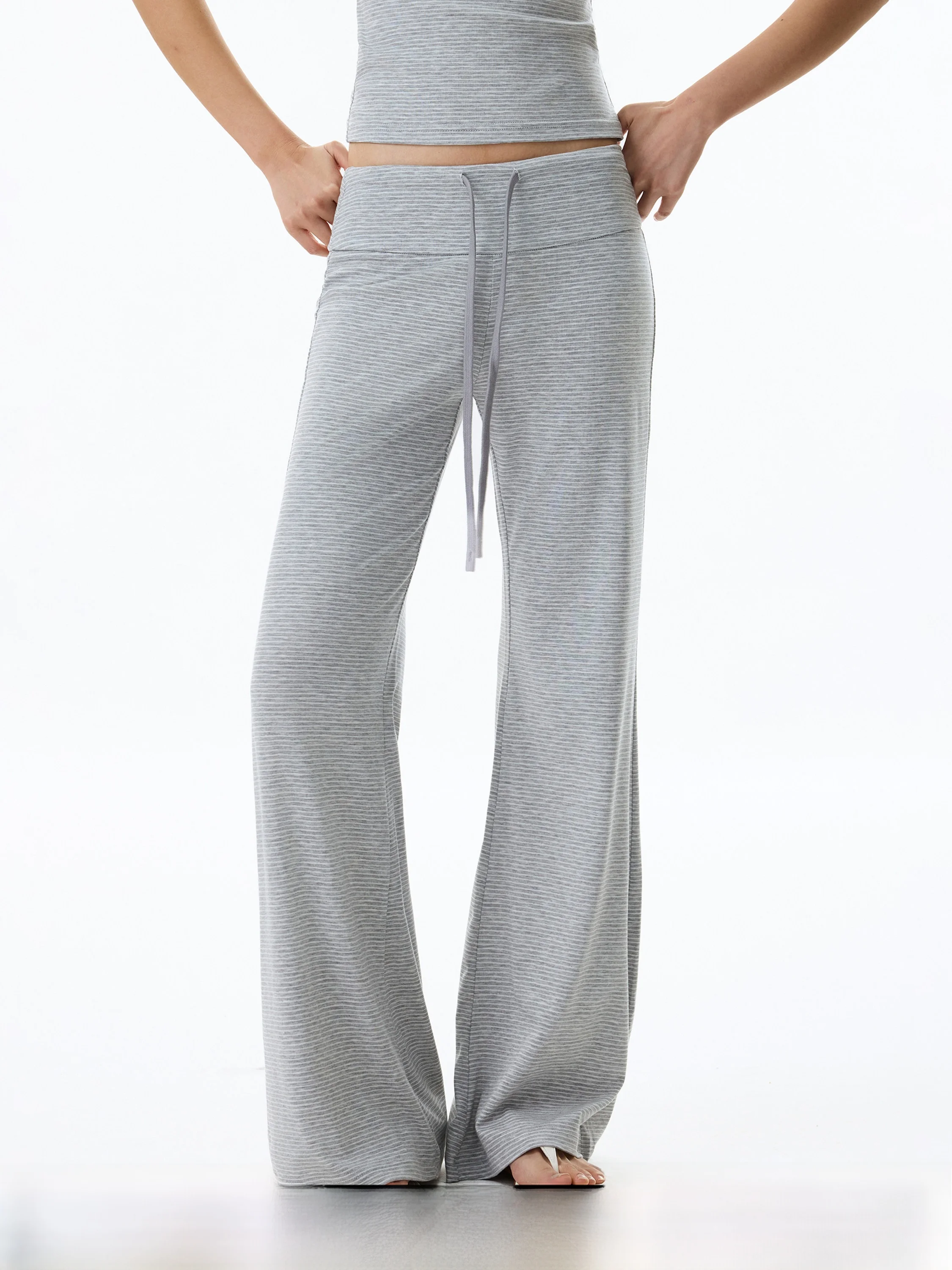 GOGOBURN High Waist Grey Striped Flared Casual Pants Women Summer Loose Slim Straight Floor-Length Trousers
GOGOBURN High Waist Grey Striped Flared Casual Pants Women Summer Loose Slim Straight Floor-Length Trousers