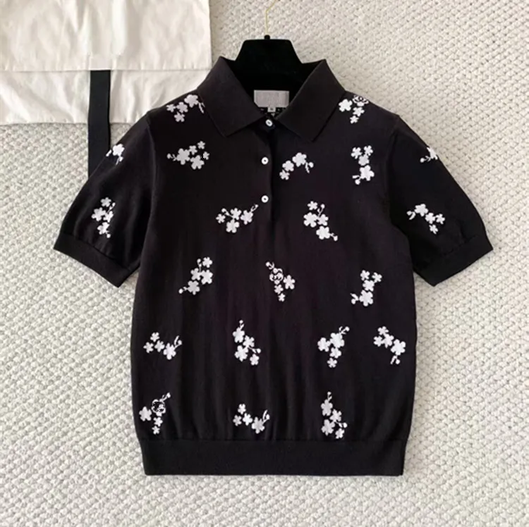 Customization European women's clothing - new summer styles for 2026 Short-sleeved button-down cotton flower knit sweater
Customization European women's clothing - new summer styles for 2026 Short-sleeved button-down cotton flower knit sweater