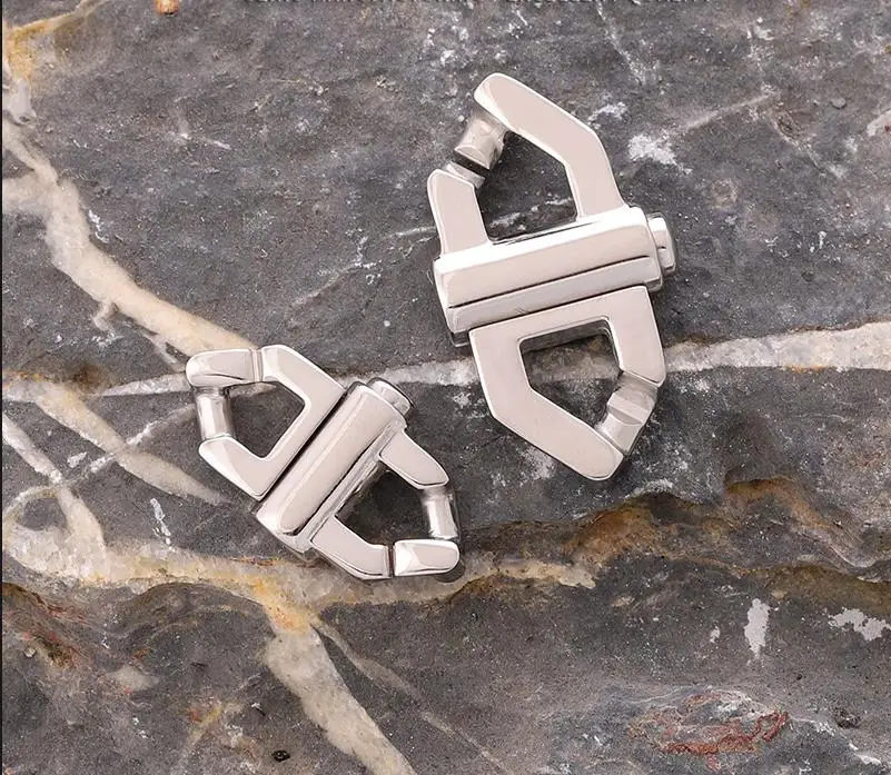 Stainless steel Cuban chain buckle head diamond buckle titanium steel square hip-hop DIY jewelry accessories 
Stainless steel Cuban chain buckle head diamond buckle titanium steel square hip-hop DIY jewelry accessories