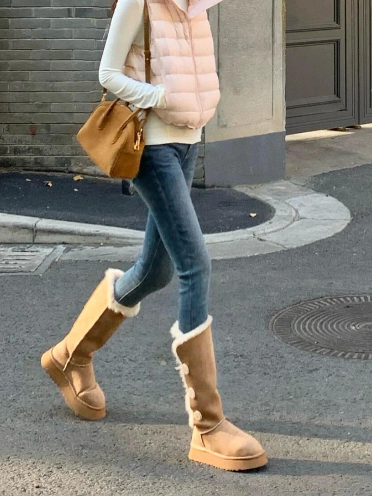 Американские облегающие джинсовые брюки с девятью зубцами, женские осенне-зимние брюки-карандаш с высокой талией и высокой талией, новинка 2023 г.
Американские облегающие джинсовые брюки с девятью зубцами, женские осенне-зимние брюки-карандаш с высокой талией и высокой талией, новинка 2023 г.