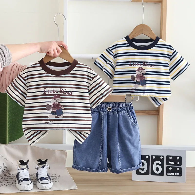 2025 Summer Kids' Retro Striped Brown Polo Set with Cute Cartoon, Boys & Girls Two-Piece Outfit
2025 Summer Kids' Retro Striped Brown Polo Set with Cute Cartoon, Boys & Girls Two-Piece Outfit