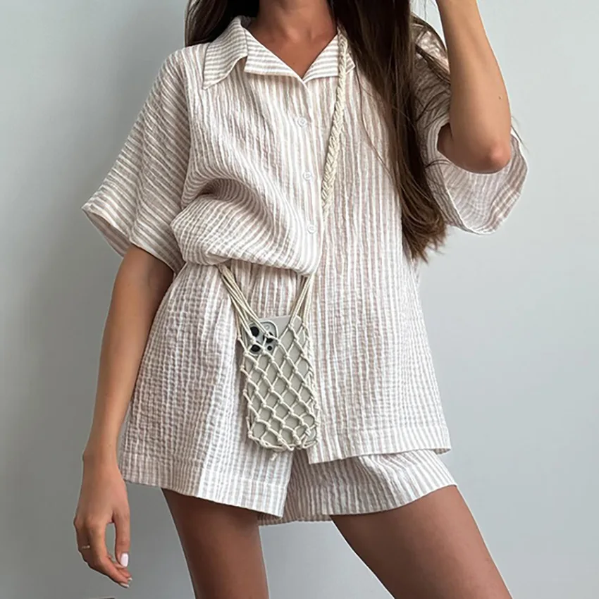 2026 Summer Cotton Short-sleeved Cardigan Shorts Women's Loungewear Striped Casual and Comfortable Pajamas Two-piece Set
2026 Summer Cotton Short-sleeved Cardigan Shorts Women's Loungewear Striped Casual and Comfortable Pajamas Two-piece Set