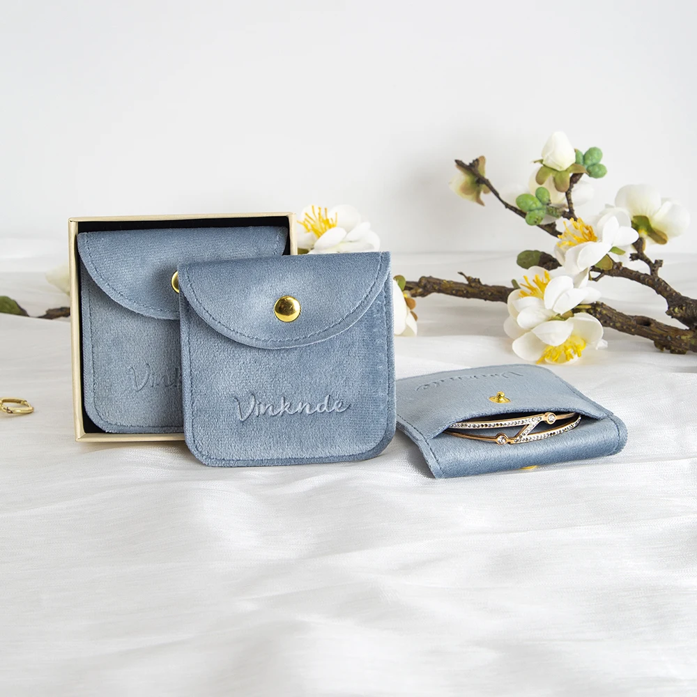 Luxury Velvet Jewelry Storage Pouch with Buckle Closure - Premium Organizer for Necklaces Rings Earrings Bracelets
Luxury Velvet Jewelry Storage Pouch with Buckle Closure - Premium Organizer for Necklaces Rings Earrings Bracelets