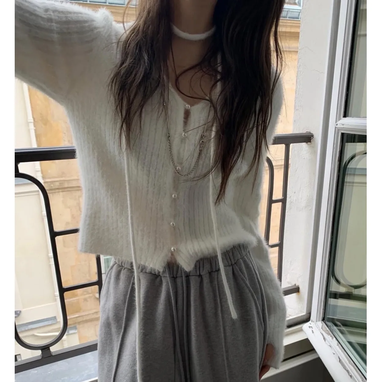 Шикарный нежный вязаный топ ранней весны, женский милый сетчатый открытый кардиган на пуговицах с бусинами, свитер в Корейском стиле, весна-осень-зима
Шикарный нежный вязаный топ ранней весны, женский милый сетчатый открытый кардиган на пуговицах с бусинами, свитер в Корейском стиле, весна-осень-зима