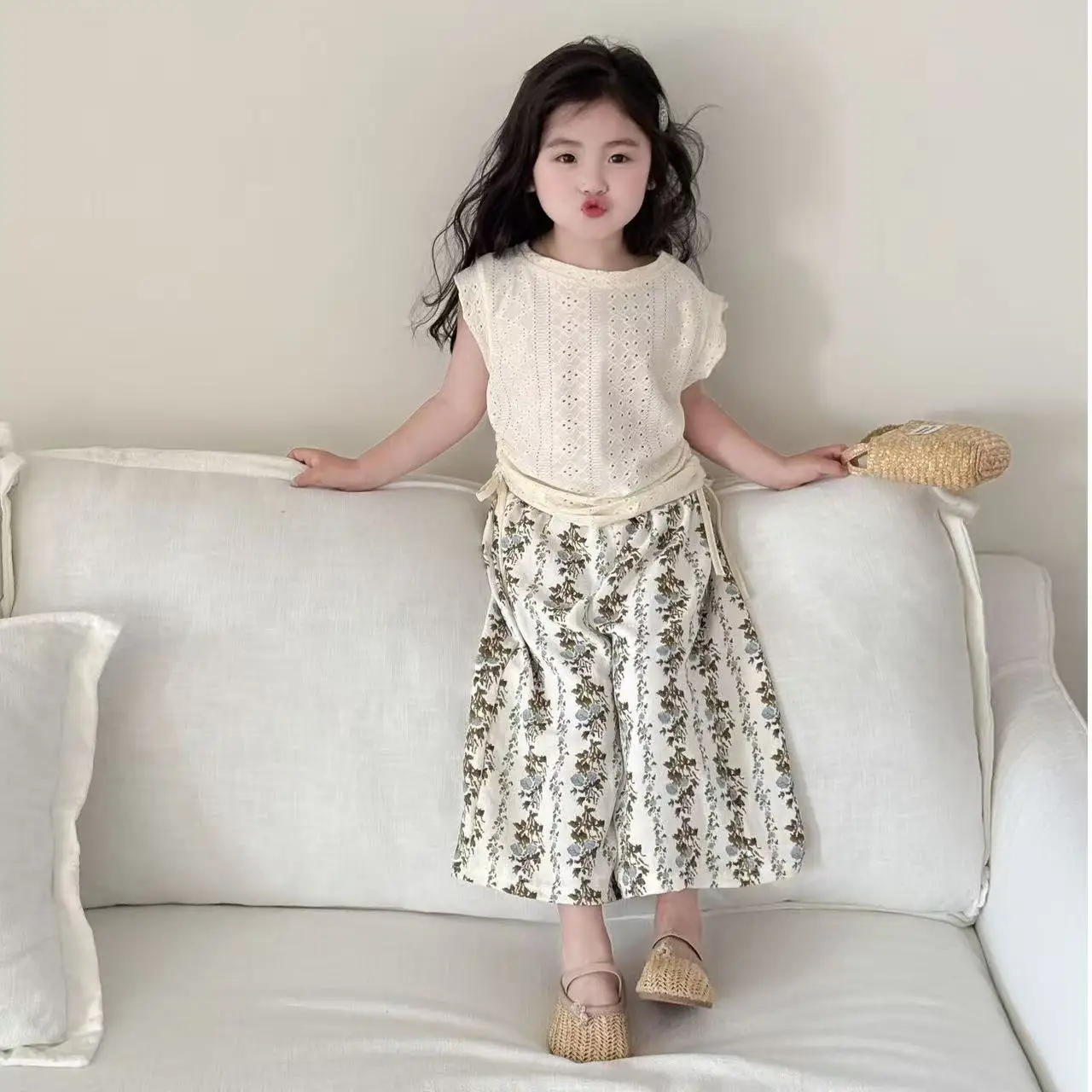 2026 New Girls Sets Children's Tops Suit Summer Sleeveless T-Shirt Floral Pants 2Pcs Kids Fashion Loose Outfit Baby Thin Clothes
2026 New Girls Sets Children's Tops Suit Summer Sleeveless T-Shirt Floral Pants 2Pcs Kids Fashion Loose Outfit Baby Thin Clothes