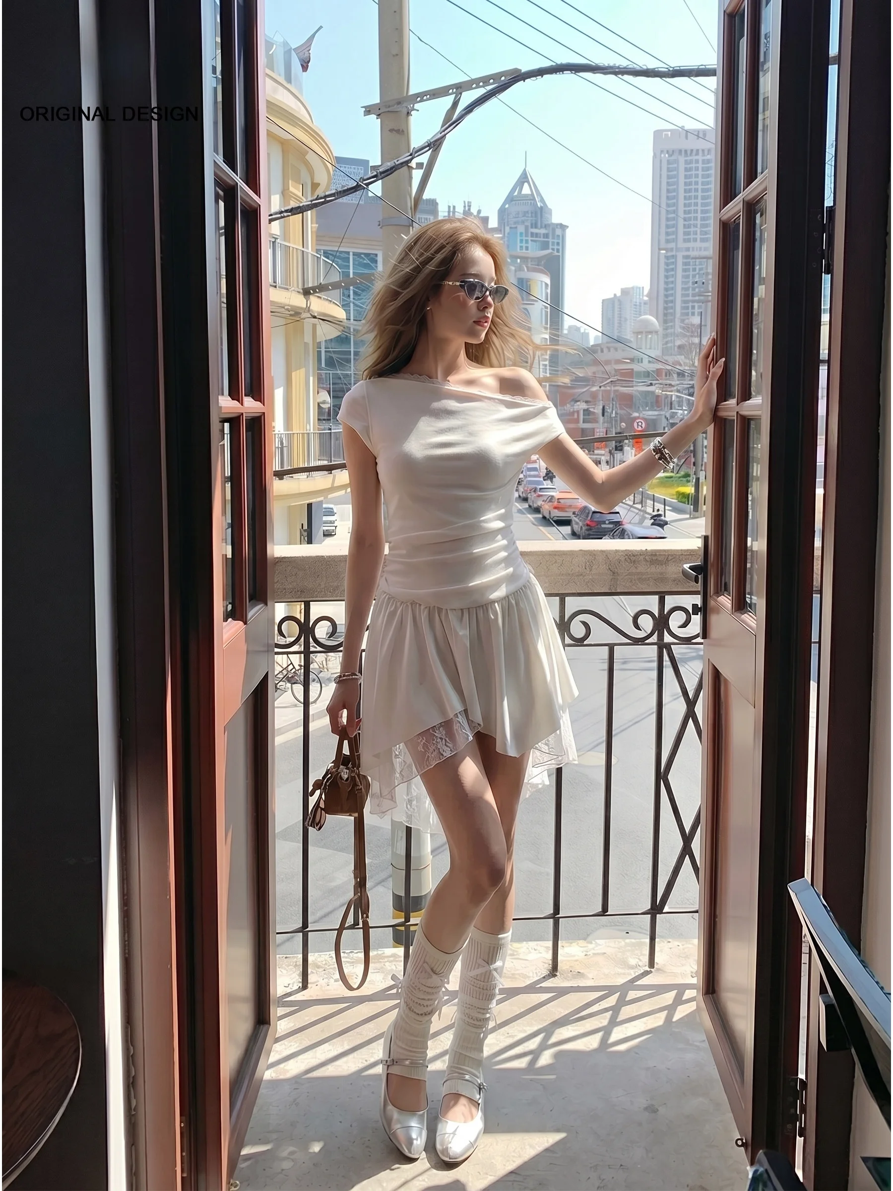 White Lace Asymmetrical Shoulder Dress Women's A-Line Skirt Summer Waist-Cinching Casual Style Gathered Skirt
White Lace Asymmetrical Shoulder Dress Women's A-Line Skirt Summer Waist-Cinching Casual Style Gathered Skirt