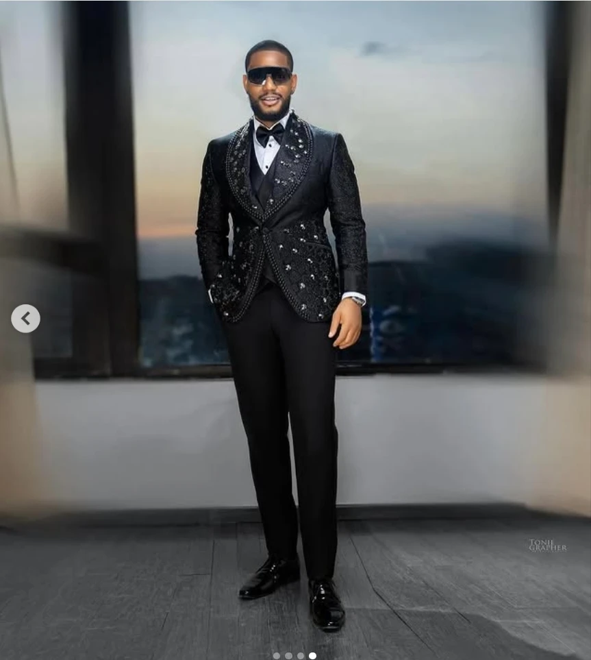 Black Luxury Men Suits 2 Pcs Blazer+Pants Crystals Shiny Wedding Tuxedo Single Breasted Customized Formal Office Jacket Trousers
Black Luxury Men Suits 2 Pcs Blazer+Pants Crystals Shiny Wedding Tuxedo Single Breasted Customized Formal Office Jacket Trousers