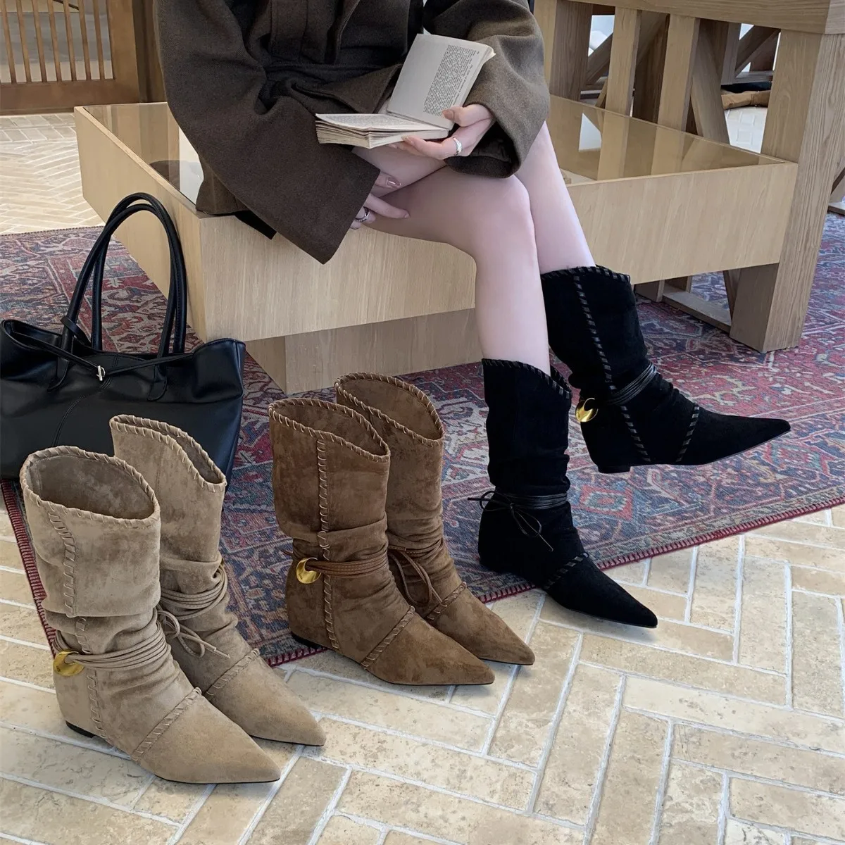 Женские рыцарские сапоги с острым носком на замшевой средней подошве, женские сапоги в западном джинсовом стиле с украшением на ремешке, длинные сапоги, повседневная уличная мода
Женские рыцарские сапоги с острым носком на замшевой средней подошве, женские сапоги в западном джинсовом стиле с украшением на ремешке, длинные сапоги, повседневная уличная мода