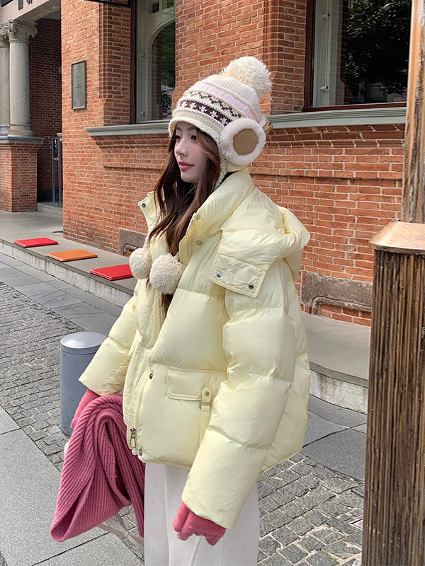 Желтая женская пуховая куртка из белого гусиного пуха, теплая, зимняя, новая коллекция 2025 года, маленький размер, омолаживающий эффект, универсальная, стройнящая, для улицы.
Желтая женская пуховая куртка из белого гусиного пуха, теплая, зимняя, новая коллекция 2025 года, маленький размер, омолаживающий эффект, универсальная, стройнящая, для улицы.