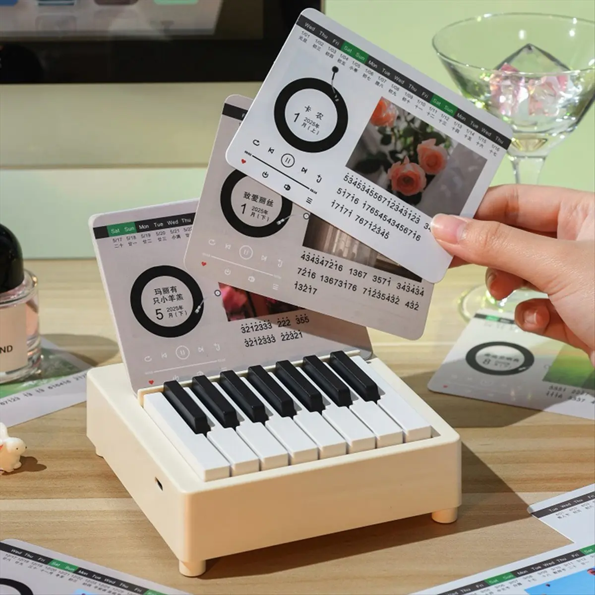 A32I Mini Piano Calendar World Famous Music High-End Music Piano Desktop Decoration Playing Calendar Surprise Gift White
A32I Mini Piano Calendar World Famous Music High-End Music Piano Desktop Decoration Playing Calendar Surprise Gift White