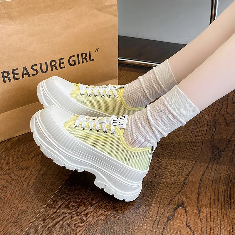 New Spring and Summer Versatile Shoes Casual Sports Shoes Retro Board Shoes 2025 New Thick Soled Canvas Shoes for Women
New Spring and Summer Versatile Shoes Casual Sports Shoes Retro Board Shoes 2025 New Thick Soled Canvas Shoes for Women