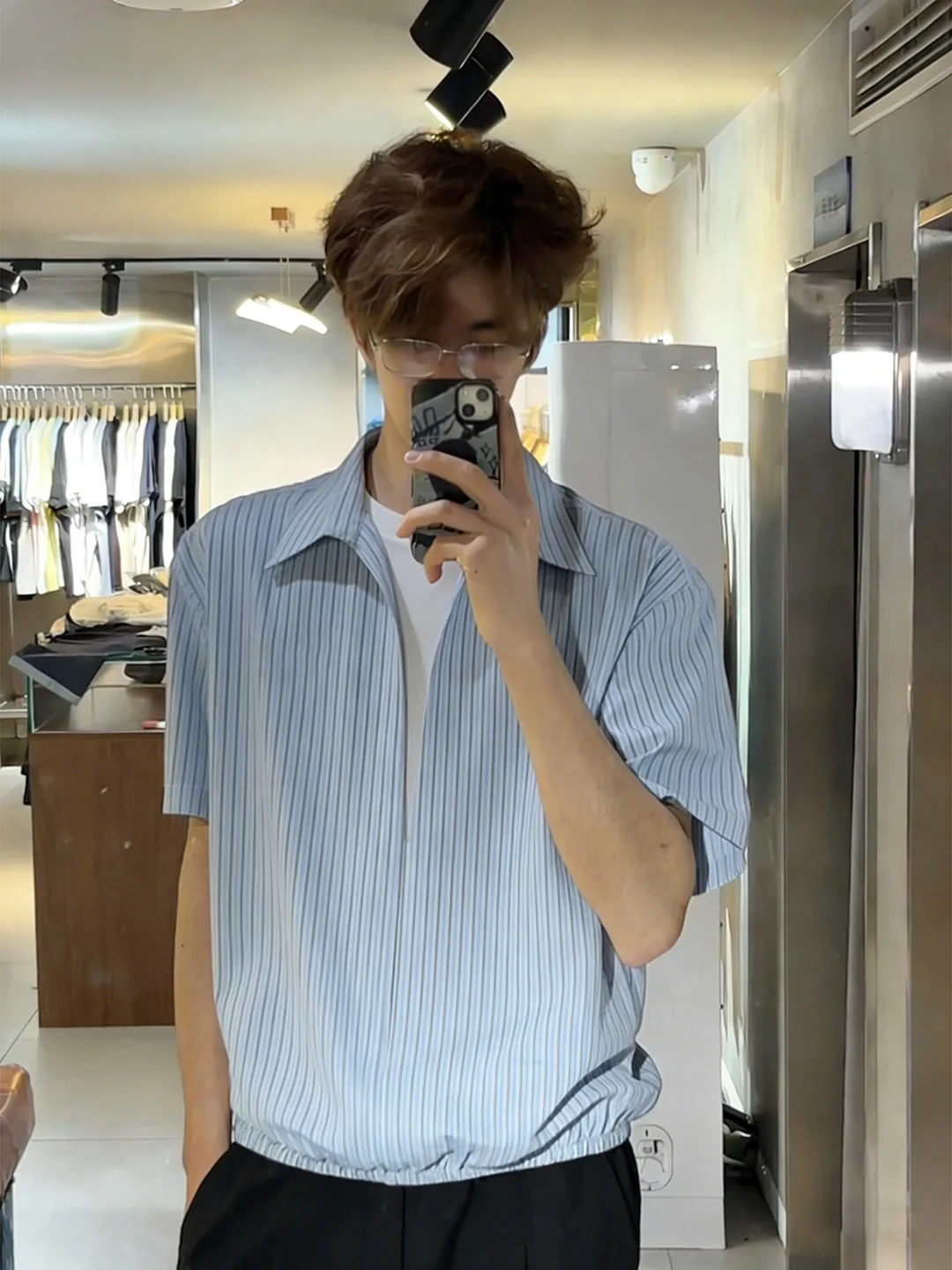 Blue Striped V-Neck Short Sleeve Shirt Men's Summer Casual Style Cleanfit Shirt Fake Two-Piece Loose Fit Breathable Polyester
Blue Striped V-Neck Short Sleeve Shirt Men's Summer Casual Style Cleanfit Shirt Fake Two-Piece Loose Fit Breathable Polyester