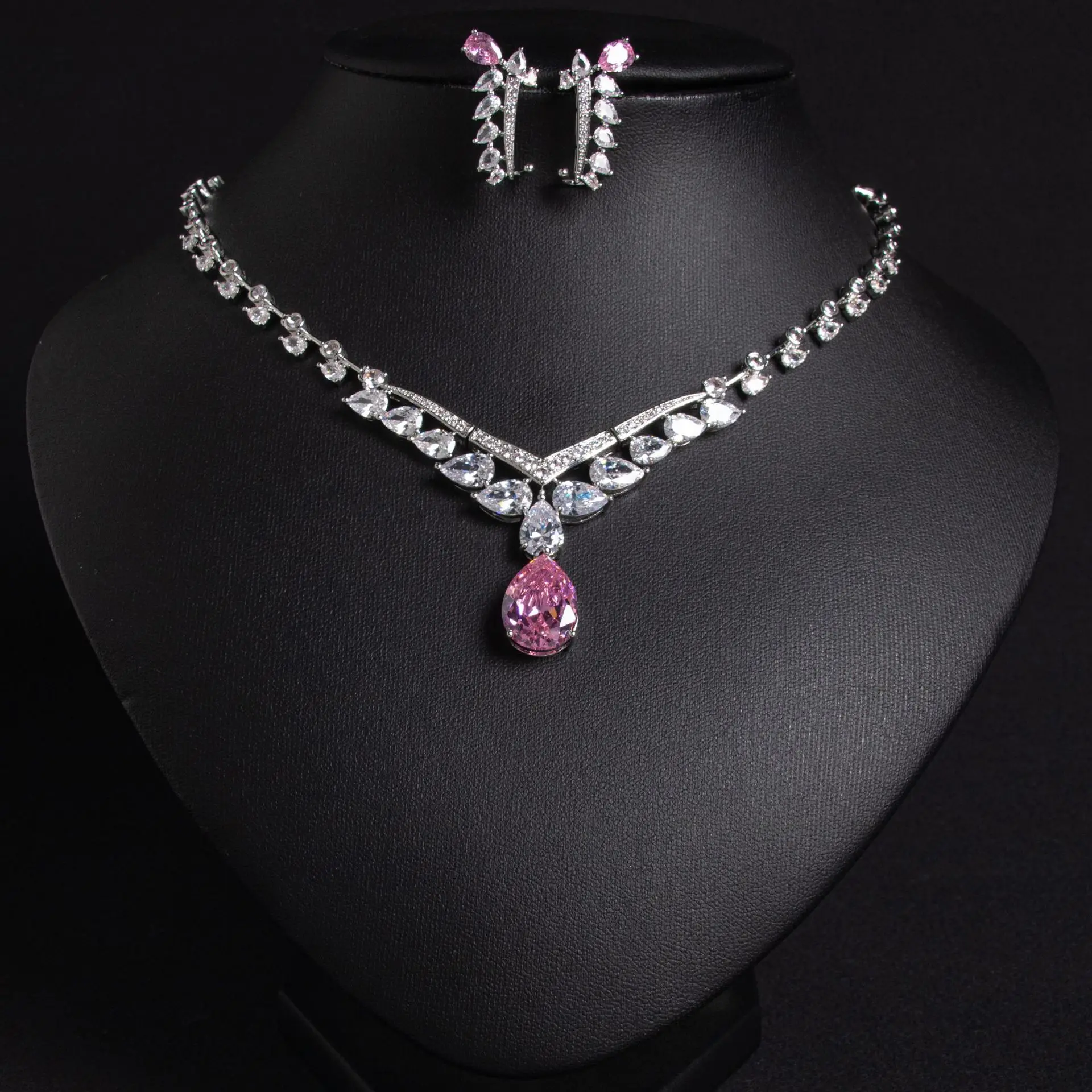 new high-end inlaid 3A zircon water drop necklace, bridal earrings, wedding jewelry two-piece set, manufacturer's supply
new high-end inlaid 3A zircon water drop necklace, bridal earrings, wedding jewelry two-piece set, manufacturer's supply