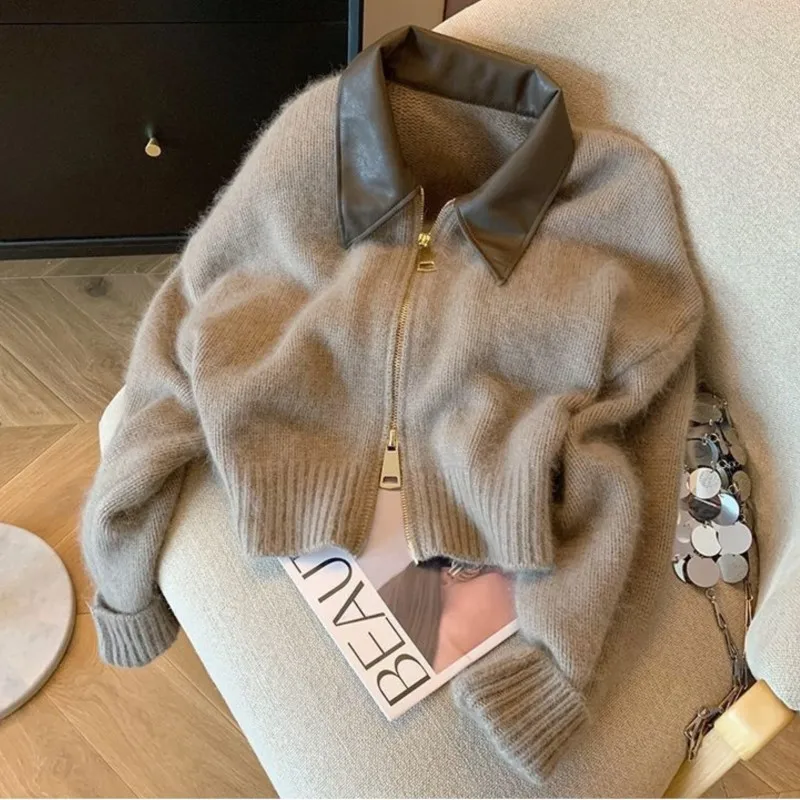 Винтажный укороченный приталенный вязаный кардиган для женщин с кожаным воротником и молнией, весенне-осенний вязаный свитер-бомбер
Винтажный укороченный приталенный вязаный кардиган для женщин с кожаным воротником и молнией, весенне-осенний вязаный свитер-бомбер